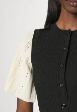 Sandro Robe Midi Claudine Boutonnee - Strikket Kjole - Noir -SexyHair-butikk 067e0ce24b8f43e68864975e9af111f7 scaled