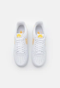 Nike Sportswear Nike Air Force 1 07 Db - Joggesko - White/Solar Flare -SexyHair-butikk 07952ee97b7c43858990cf0877208fcd scaled