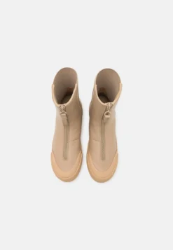Emporio Armani Boot - Platåstøvletter - Beige -SexyHair-butikk 0ac10013b121431daa624f6845d71a39 scaled