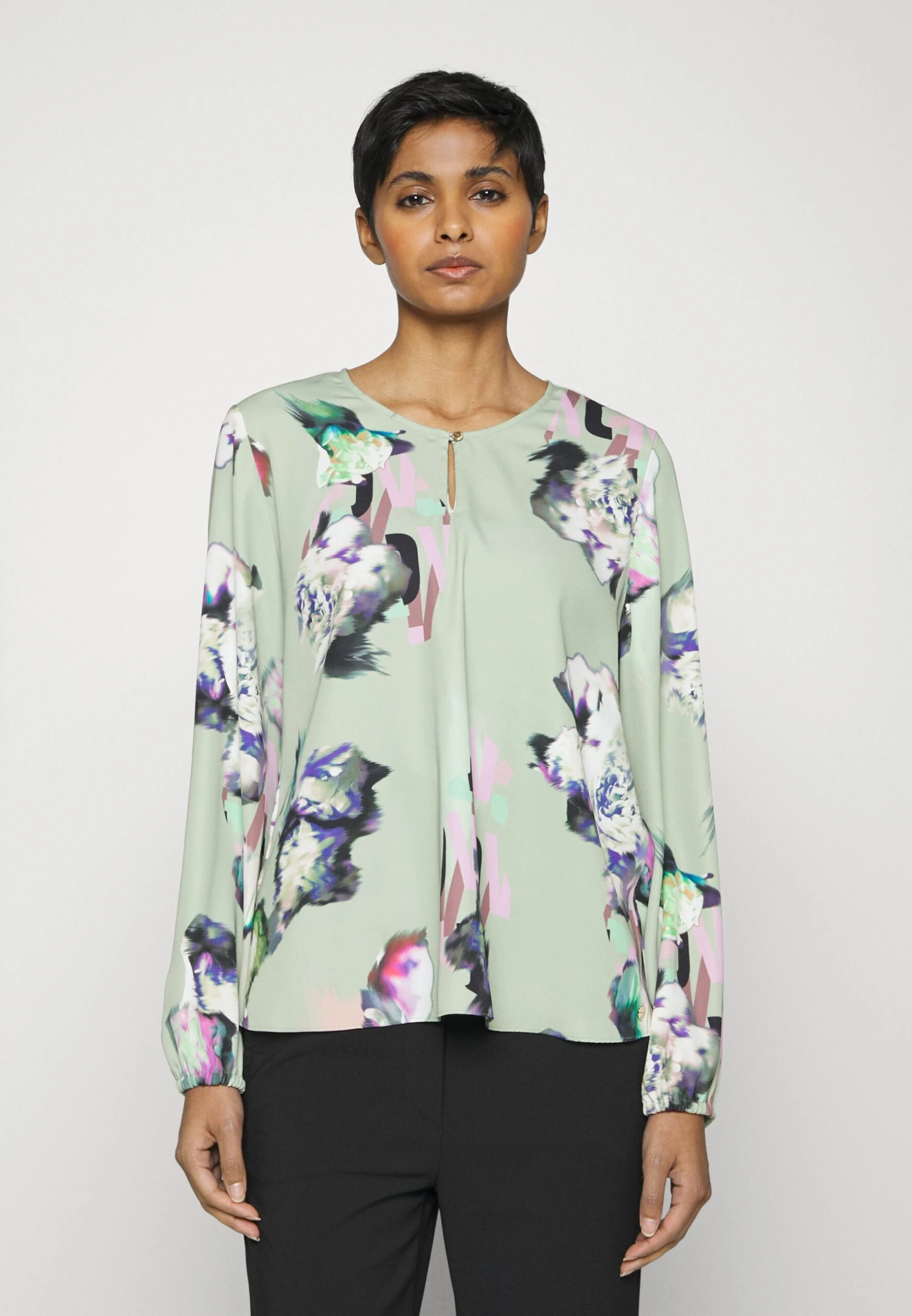 MARC CAIN Bluse - Powder Mint 1 MARC CAIN Bluse - Powder Mint