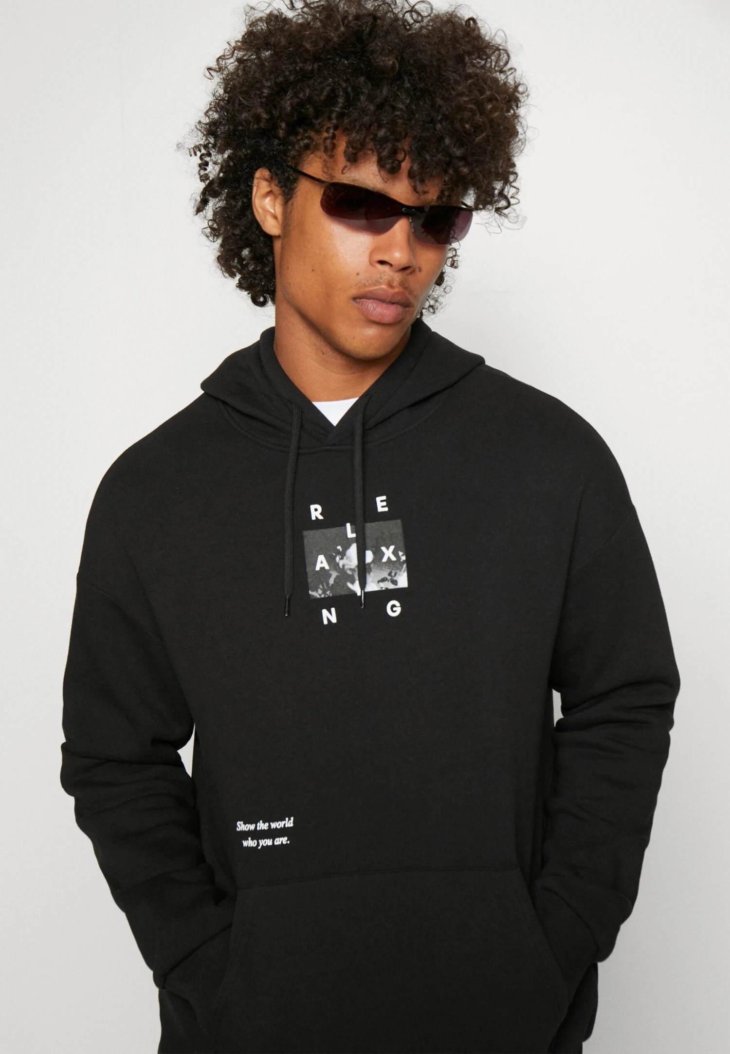 YOURTURN Yt-Zi-0122-0413Relaxed Hoodie / 802 - Black - Hoodie - 802 - Black 4 YOURTURN Yt-Zi-0122-0413Relaxed Hoodie / 802 - Black - Hoodie - 802 - Black - Bilde 4