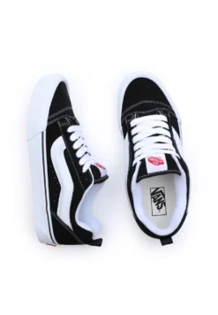 Vans Knu Skool Unisex - Skatesko - Black True White -SexyHair-butikk 2232144997fc4619bfeb6f42b359cc75 scaled