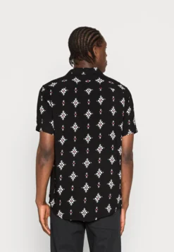 Pier One Skjorte - Black -SexyHair-butikk 232335a4166449a7ae7aa38ceeb1b1a9 scaled