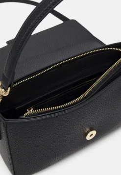 Valentino Bags Sweater - Skulderveske - Nero -SexyHair-butikk 282396aeece84f4dabfda950da713ae1 scaled