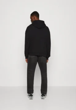 YOURTURN Unisex - Hoodie - Black -SexyHair-butikk 28f00d85bdf3474586d37f3995219e16 scaled