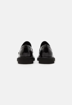 Kurt Geiger London Bank Loafer - Pensko - Black -SexyHair-butikk 3a0c3271a1d446e8aaf7bd630c56835a scaled