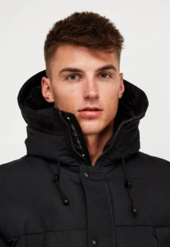 Aylmer Puffer Jacket - Vinterkåpe / -Frakk - Jet Black -SexyHair-butikk 47093b28fe404cb1a319cae10f2de2a4 scaled