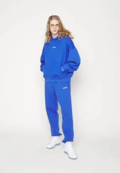 Hako Hoodie Unisex - Sweatshirt - Dazzling Blue 13 Hako Hoodie Unisex - Sweatshirt - Dazzling Blue -SexyHair-butikk 5fef353a240d4c1789a9c099ef2f914f scaled