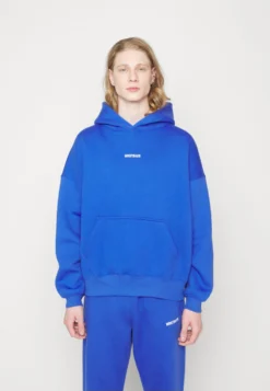 Hako Hoodie Unisex - Sweatshirt - Dazzling Blue 11 Hako Hoodie Unisex - Sweatshirt - Dazzling Blue -SexyHair-butikk 63a7a805edb24660807f2d5914025180 scaled