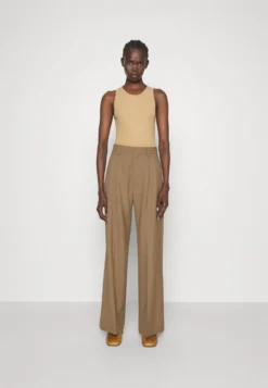 Filippa K Darcey Trousers - Bukse - Nougat 12 Filippa K Darcey Trousers - Bukse - Nougat -SexyHair-butikk 699e04e5c24d4fdf8a1dfc20b8568c6c scaled