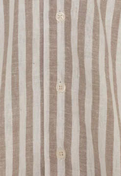 Redefined Rebel Jorge - Skjorte - White Stripe -SexyHair-butikk 7ff96bf24b444bacaff99a5084126f83 scaled