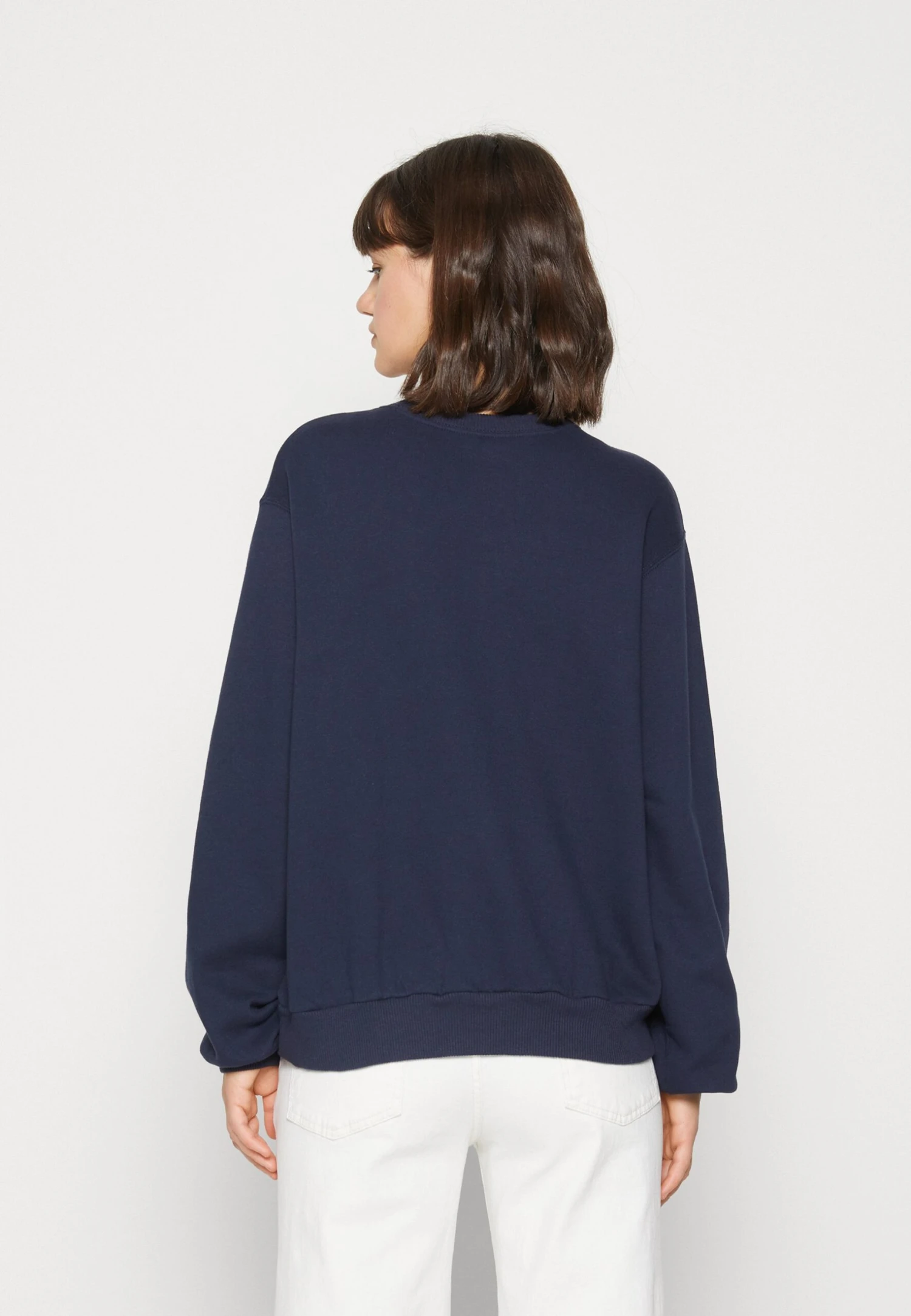 Hollister Co. Destination Trend Mom Crew - Sweatshirt - Navy 3 Hollister Co. Destination Trend Mom Crew - Sweatshirt - Navy - Bilde 3