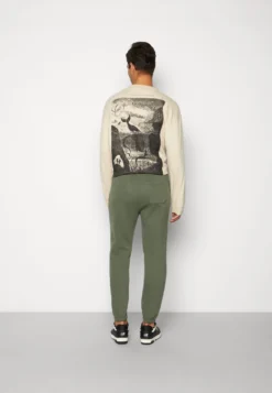 Abercrombie & Fitch Joggebukse - Thyme -SexyHair-butikk 9a268f8fa038478289f77b8121d47968 scaled