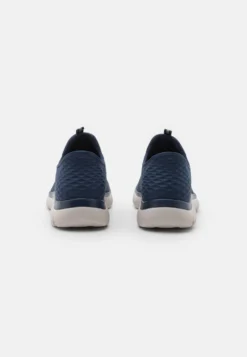 Summits - Joggesko - Navy -SexyHair-butikk a4d8d37e6c124392aa53d1c14b5a6d62 scaled