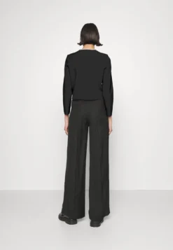 Sandro Sfpca00727 - Cardigan - Noir -SexyHair-butikk ad29074e3c6643f39724f77fa016f2ae scaled