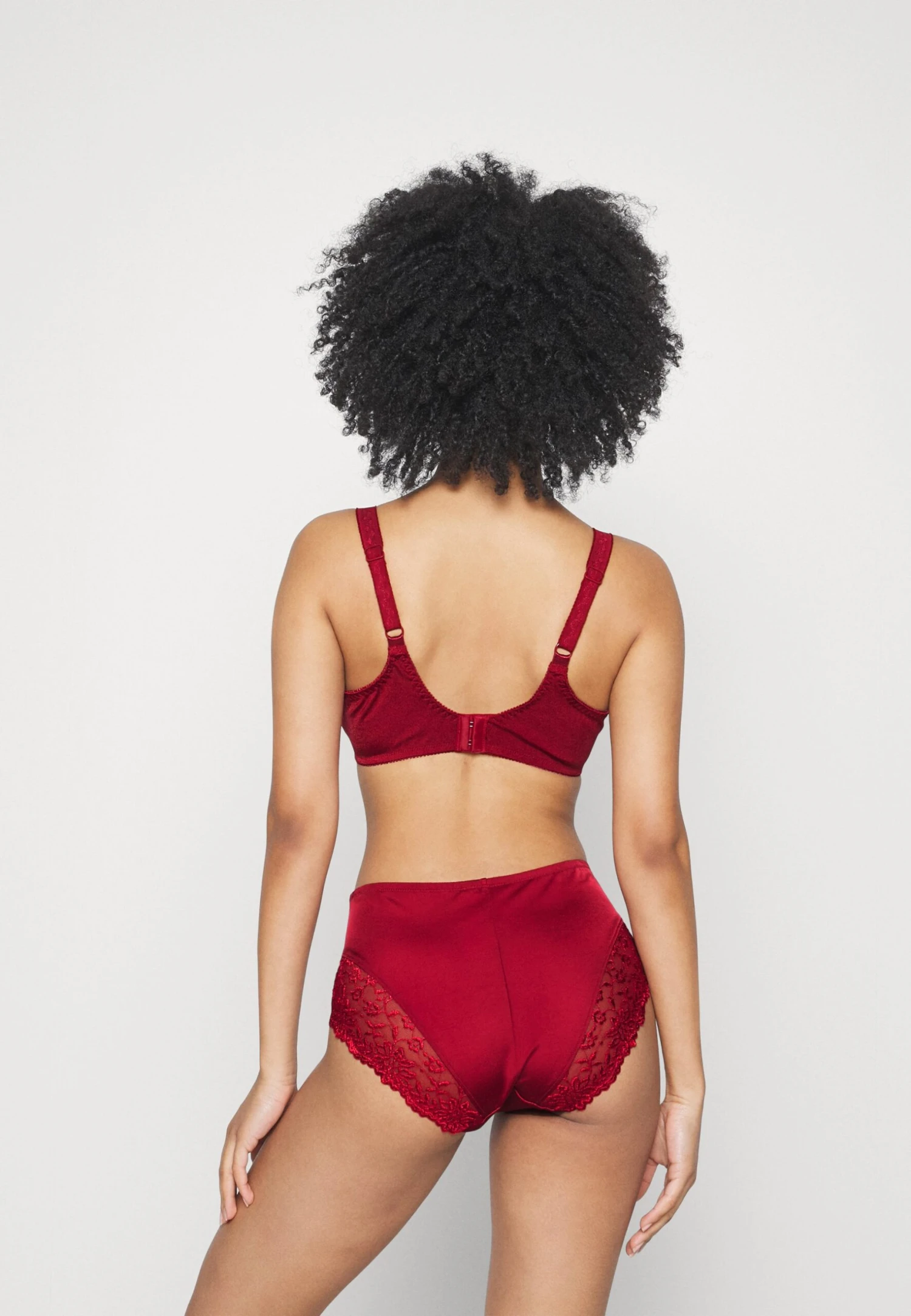 Triumph Ladyform Soft - Bøyle-Bh - Red 3 Triumph Ladyform Soft - Bøyle-Bh - Red - Bilde 3