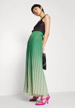 MARC CAIN Bukse - Moss Green -SexyHair-butikk cd08877040824403aa2a3e3ee50845ae scaled