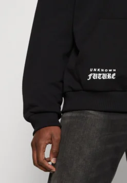 YOURTURN Unisex - Hoodie - Black -SexyHair-butikk d3568afec0ad4a2fb96d4a4a10dab78c scaled