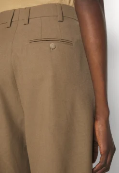 Filippa K Darcey Trousers - Bukse - Nougat 15 Filippa K Darcey Trousers - Bukse - Nougat -SexyHair-butikk d8df7f53bb244386a9ecb01e0dbafd8b scaled