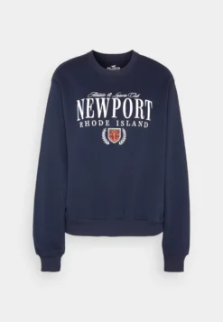 Hollister Co. Destination Trend Mom Crew - Sweatshirt - Navy 10 Hollister Co. Destination Trend Mom Crew - Sweatshirt - Navy -SexyHair-butikk e2223bb149cf4d64bc2f800aadd6b638 scaled