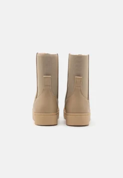 Emporio Armani Boot - Platåstøvletter - Beige -SexyHair-butikk e5089732b1664950b2bafcb496a0ee92 scaled