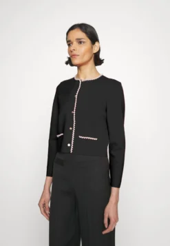 Sandro Sfpca00727 - Cardigan - Noir -SexyHair-butikk f77c32d91c68449aa7cea3d2ecbc610e scaled